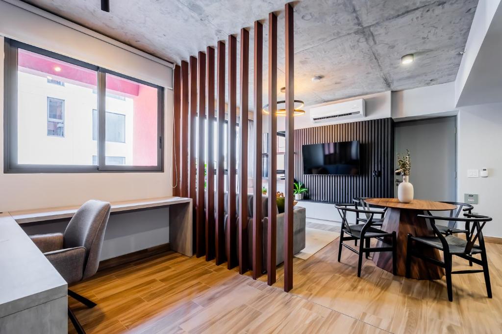 TV a/nebo společenská místnost v ubytování Centriqo by Wynwood House