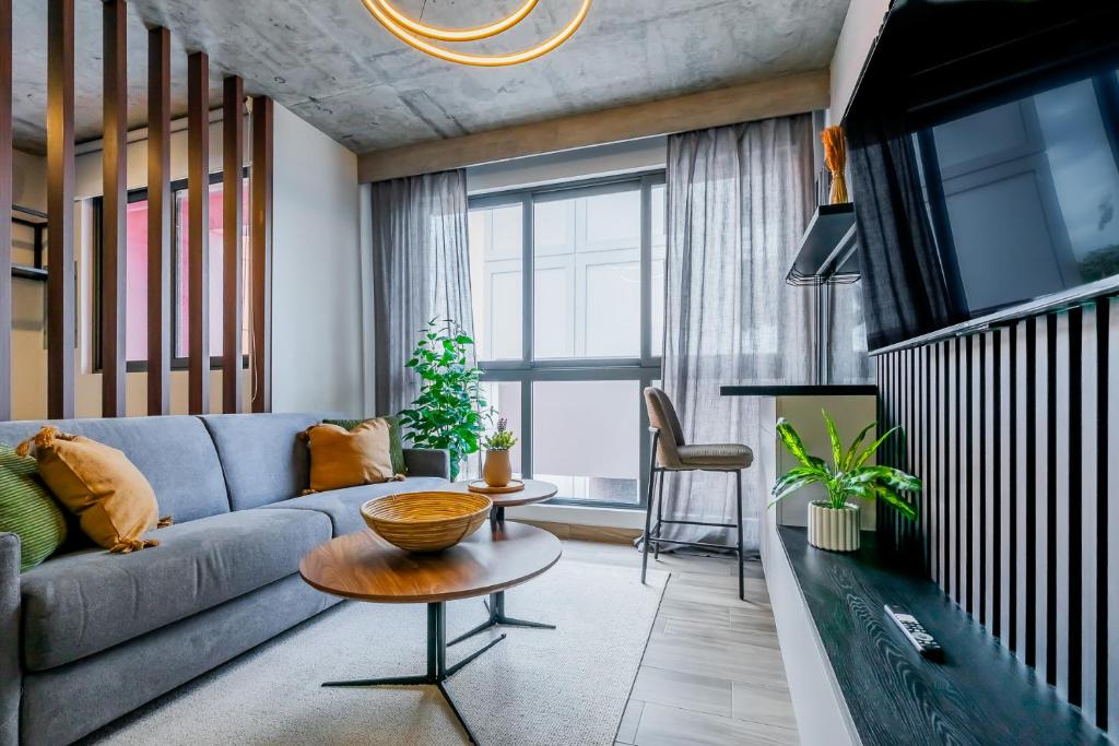 TV a/nebo společenská místnost v ubytování Centriqo by Wynwood House