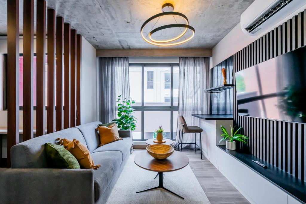 TV a/nebo společenská místnost v ubytování Centriqo by Wynwood House