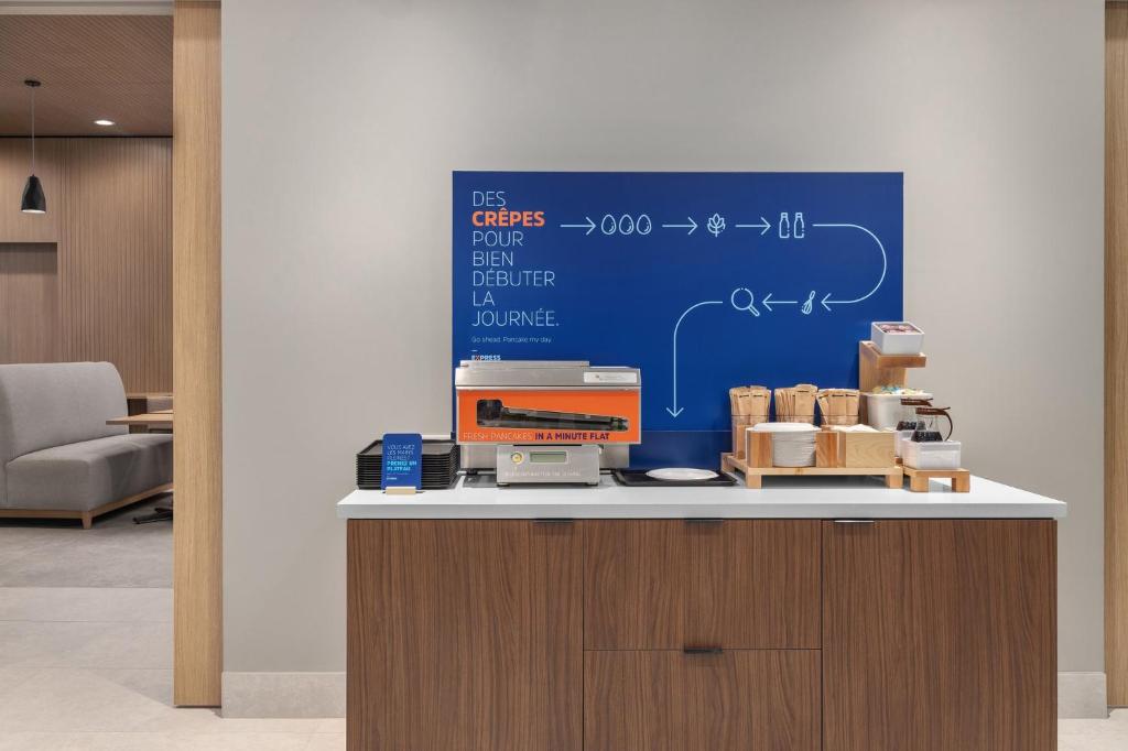 Holiday Inn Express Montreal Airport - St-Laurent by IHG - Resim 12