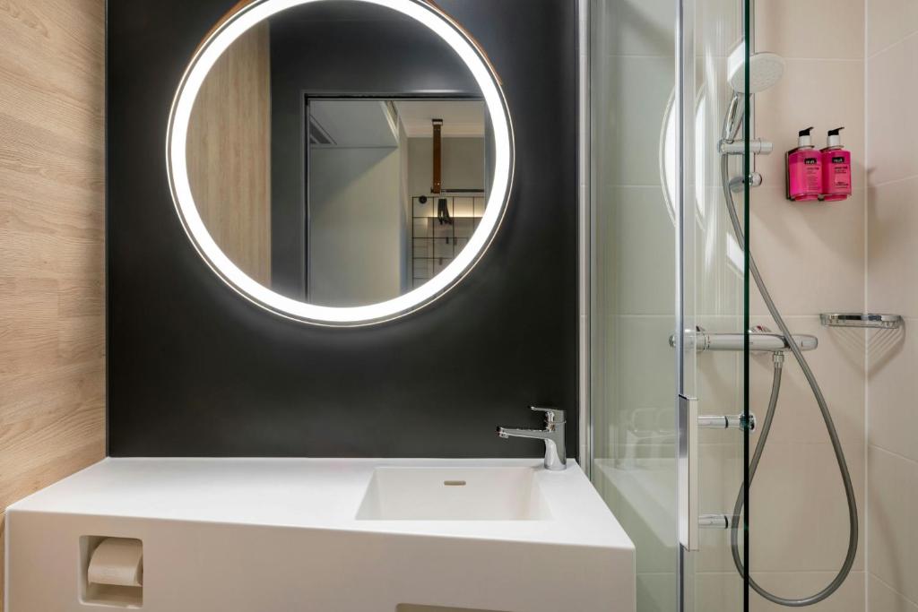 Moxy Berlin Ostbahnhof - Resim 43