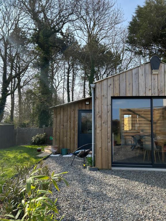 La Cabane tesisinin dışında bir bahçe