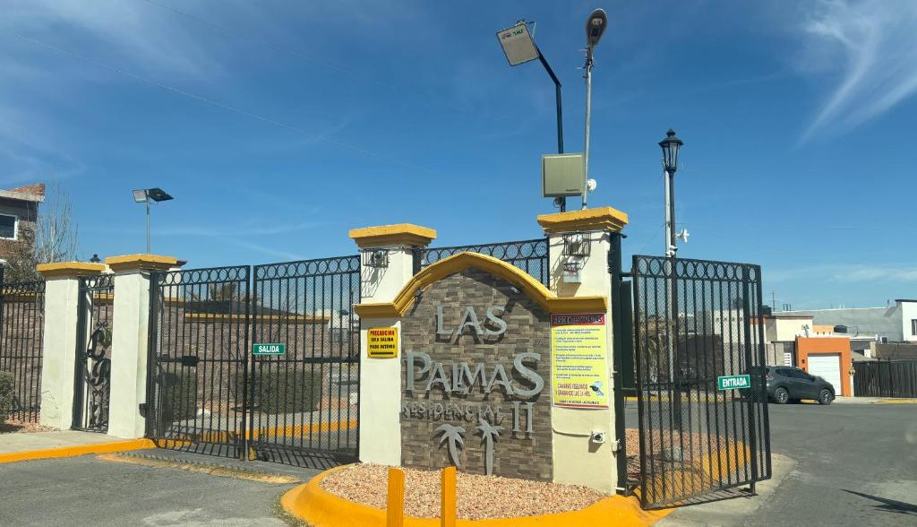 チワワにあるCasita Blue al norteの駐車場の落書き入り口