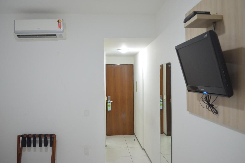 Uma TV ou centro de entretenimento em Annamar Hotel