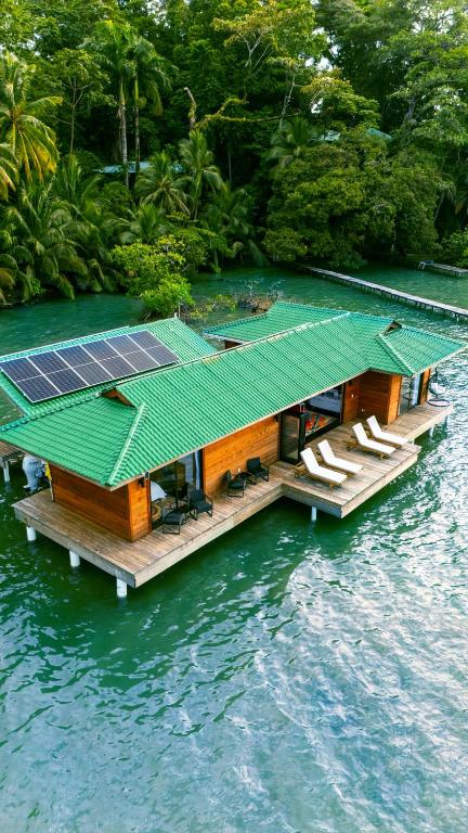 Stolní tenis v ubytování Amazing Overwater Villa in Bastimentos nebo okolí
