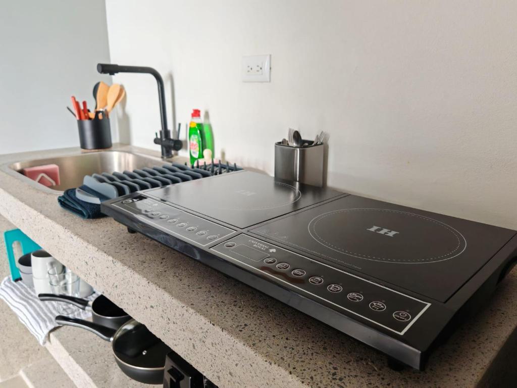 Η κουζίνα ή μικρή κουζίνα στο Moon Home Sand #2