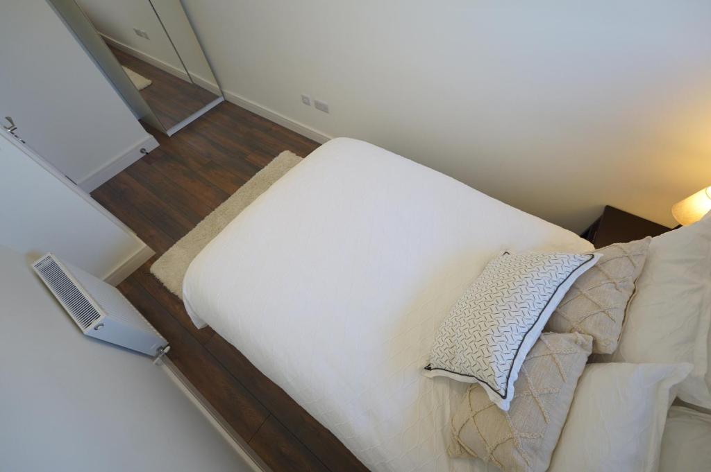 Postel nebo postele na pokoji v ubytování The Dublin Luxe