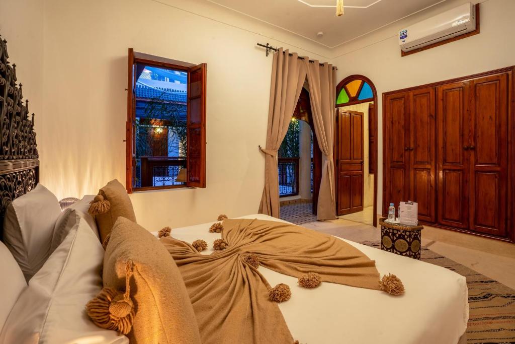 En eller flere senger på et rom på Riad Adika & Spa