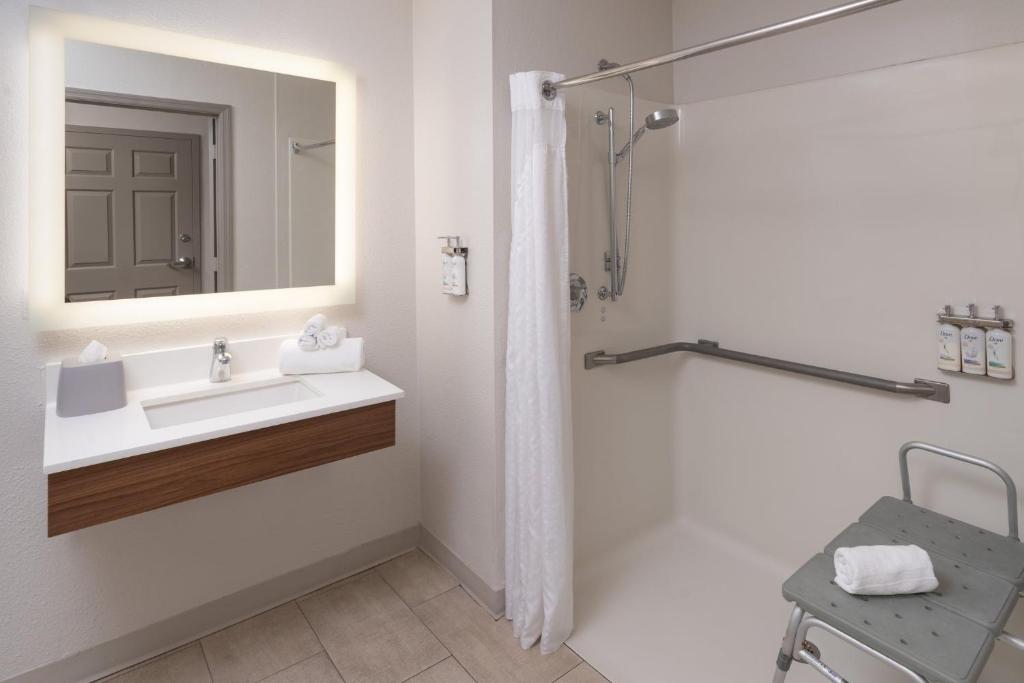 Holiday Inn Express & Suites Orlando International Airport, an IHG Hotel - 