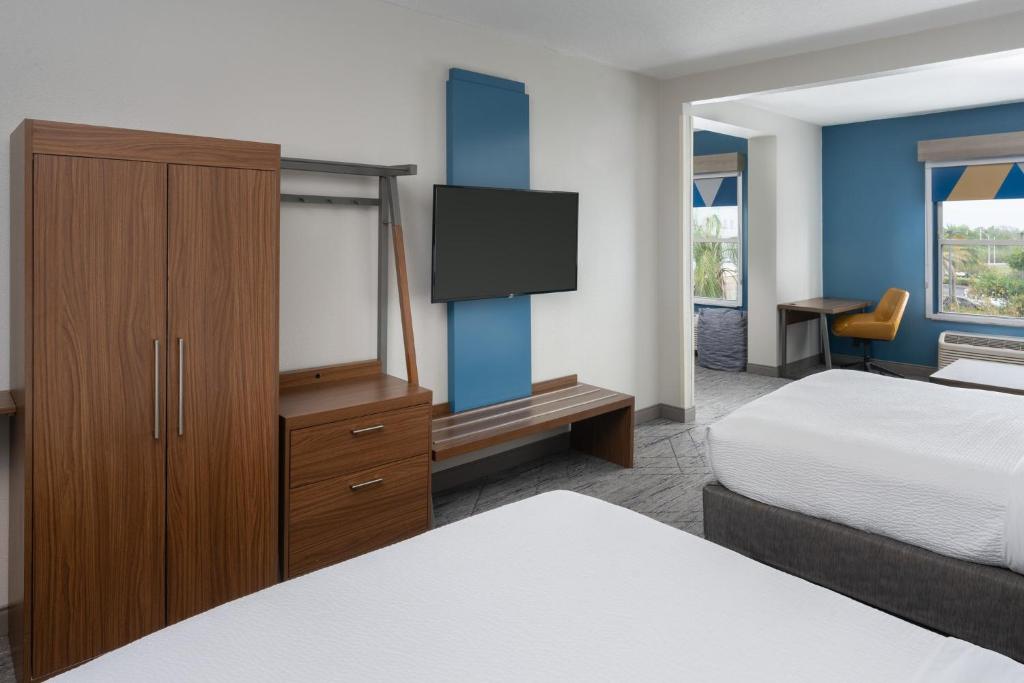 Holiday Inn Express & Suites Orlando International Airport, an IHG Hotel - 