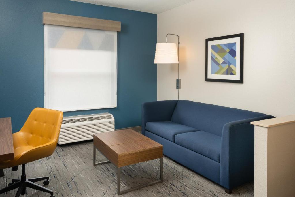 Holiday Inn Express & Suites Orlando International Airport, an IHG Hotel - 