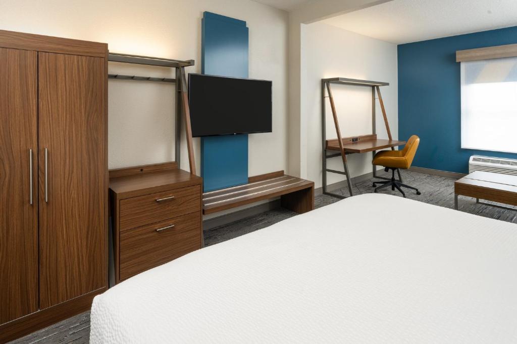Holiday Inn Express & Suites Orlando International Airport, an IHG Hotel - 