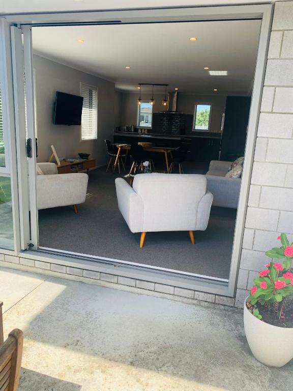 Stunning Modern Retreat - Resim 25