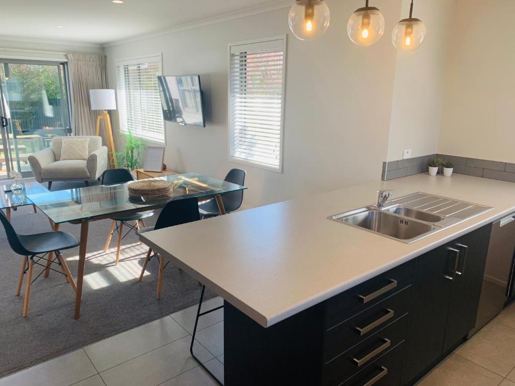 Stunning Modern Retreat - Resim 23