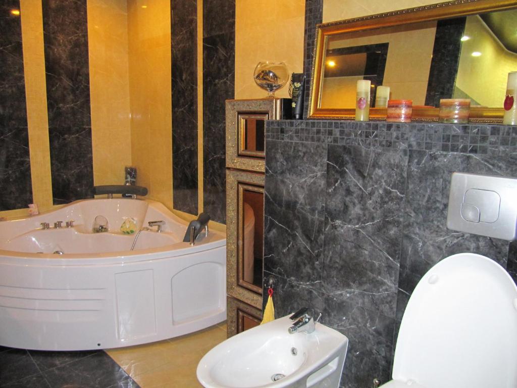 Triplex jacuzzi apartment
