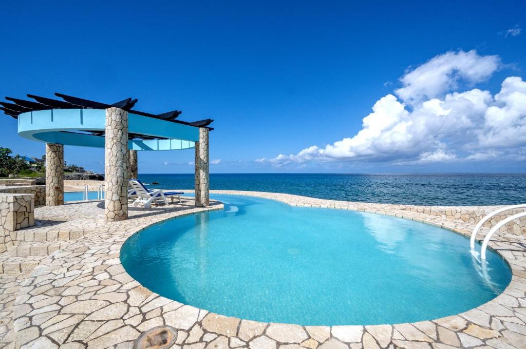Bazén v ubytování Ocean Cliff Hotel Negril Limited - Adults Only nebo v jeho okolí