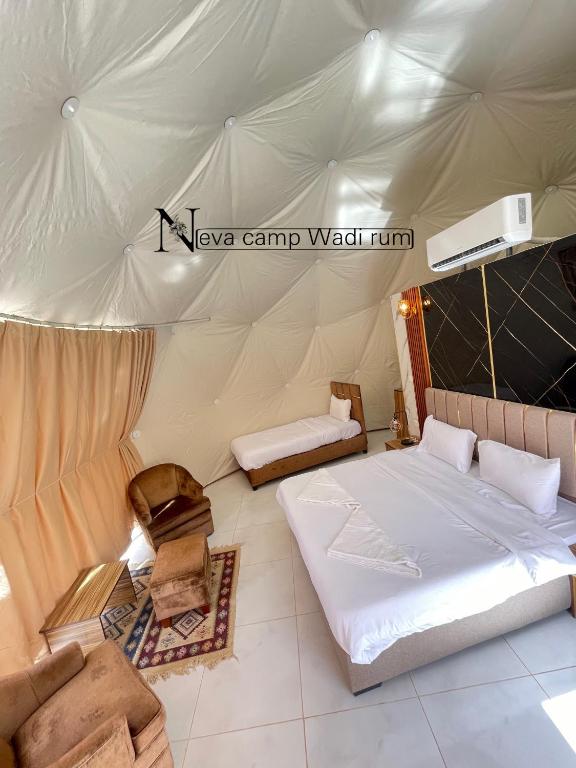 Postel nebo postele na pokoji v ubytování Neva camp Wadi Rum