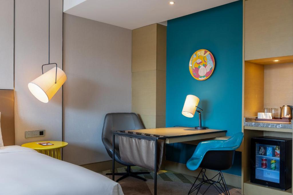 Postel nebo postele na pokoji v ubytování MiniMax Premier Hotel Shanghai Hongqiao