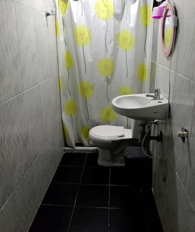 Koupelna v ubytování HOSTAL SARITA