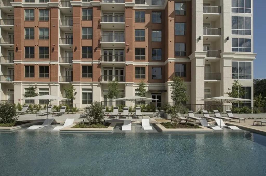 Bazén v ubytování Resort Style Apartments in Spring, TX nebo v jeho okolí