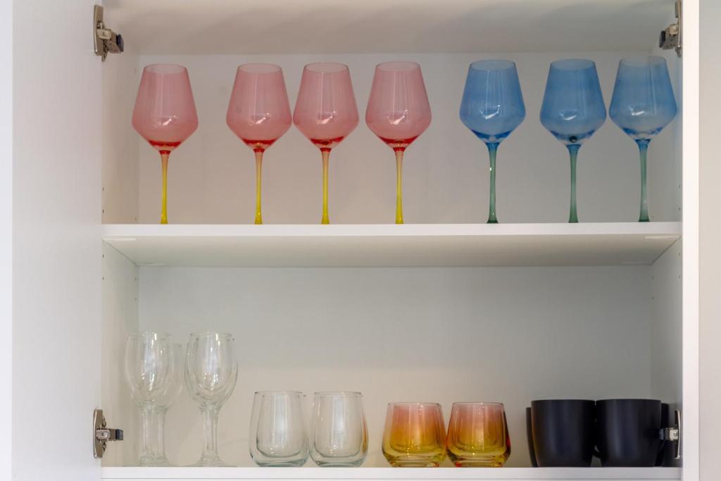 Warm and Quiet, Standalone, Sunny, Carpark - Resim 18