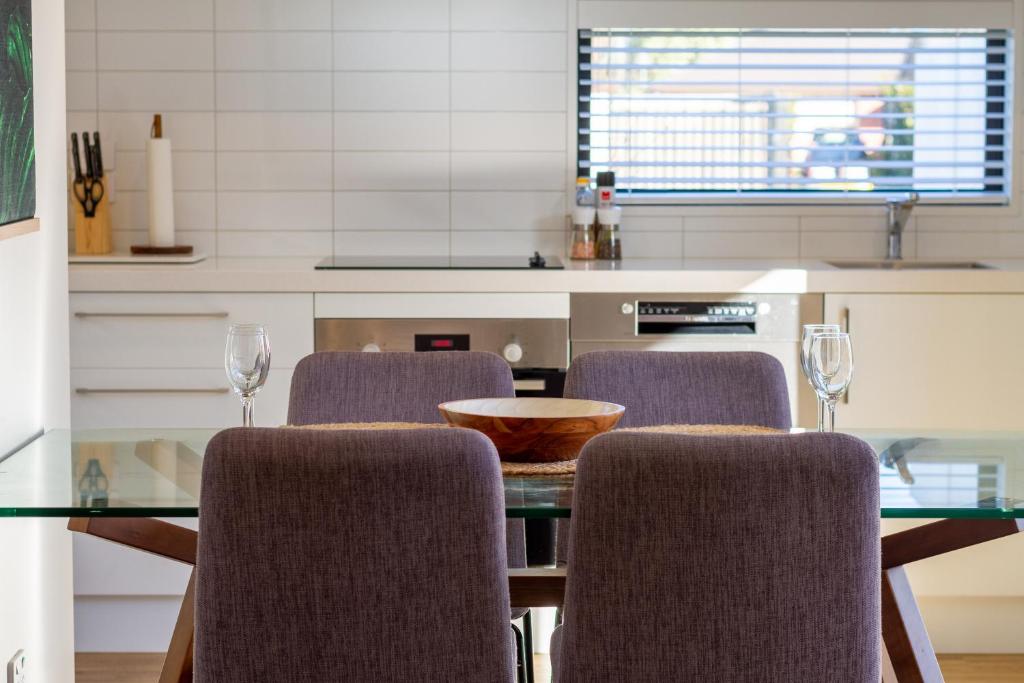 Warm and Quiet, Standalone, Sunny, Carpark - Resim 16