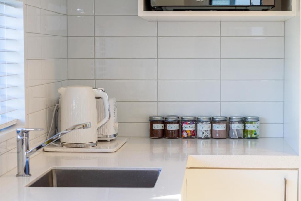 Warm and Quiet, Standalone, Sunny, Carpark - Resim 20