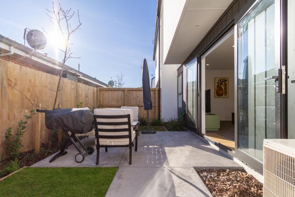 Warm and Quiet, Standalone, Sunny, Carpark - Resim 38