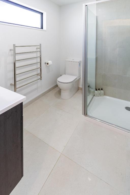 Warm and Quiet, Standalone, Sunny, Carpark - Resim 31