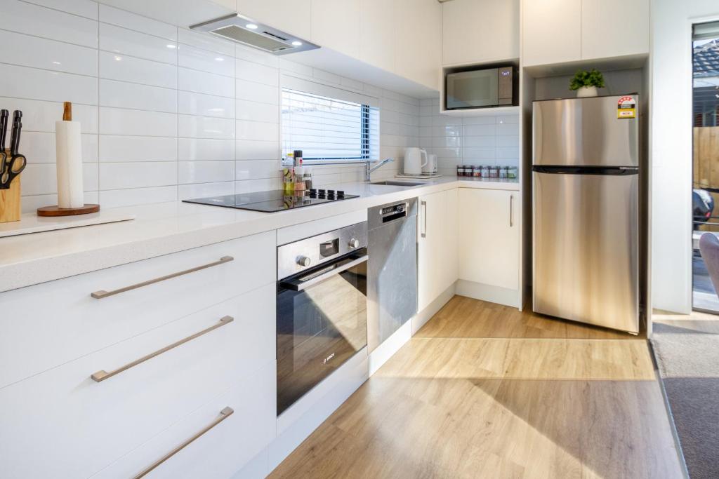 Warm and Quiet, Standalone, Sunny, Carpark - Resim 10