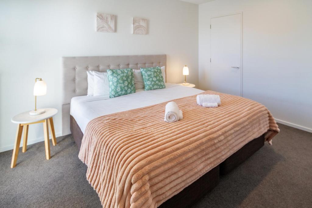 Warm and Quiet, Standalone, Sunny, Carpark - Resim 21