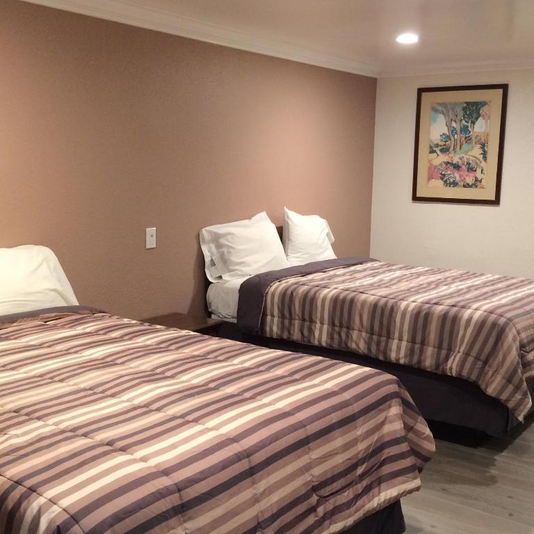 Royal Inn - Double Room With Two Double Beds