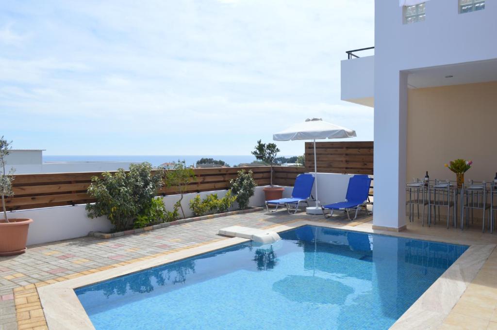 Bazén v ubytování Gennadi Gardens Apartments & Villas nebo v jeho okolí