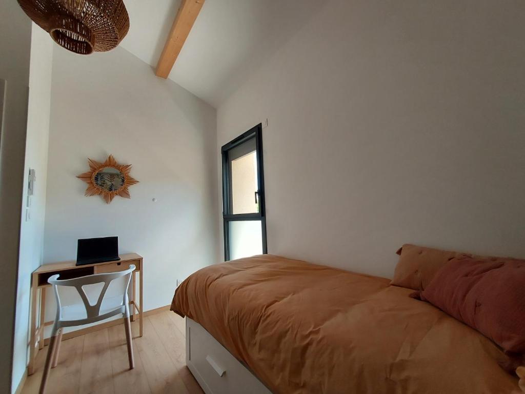 Postel nebo postele na pokoji v ubytování La truffière des Collines - Côté Tilleul