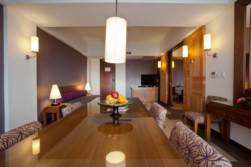 TV a/nebo společenská místnost v ubytování Sun Island Hotel & Spa Kuta
