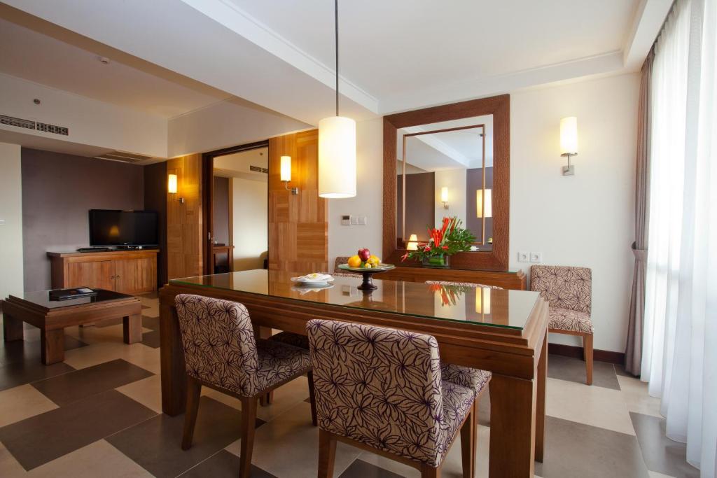 TV a/nebo společenská místnost v ubytování Sun Island Hotel & Spa Kuta