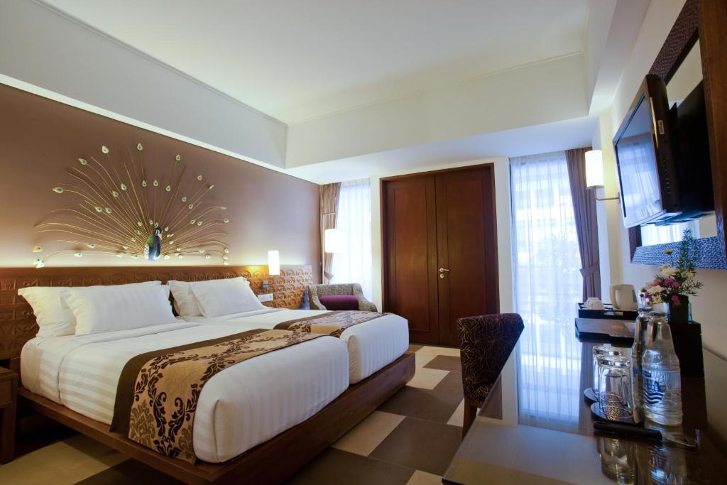 Postel nebo postele na pokoji v ubytování Sun Island Hotel & Spa Kuta
