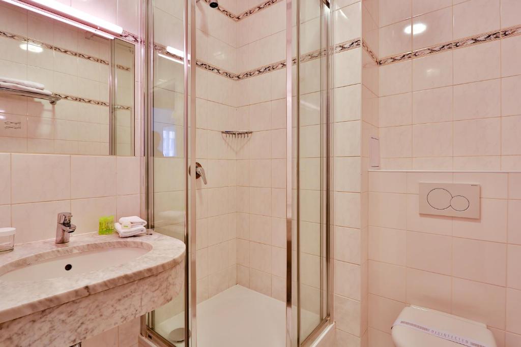 
Double Room with Air Conditioning
