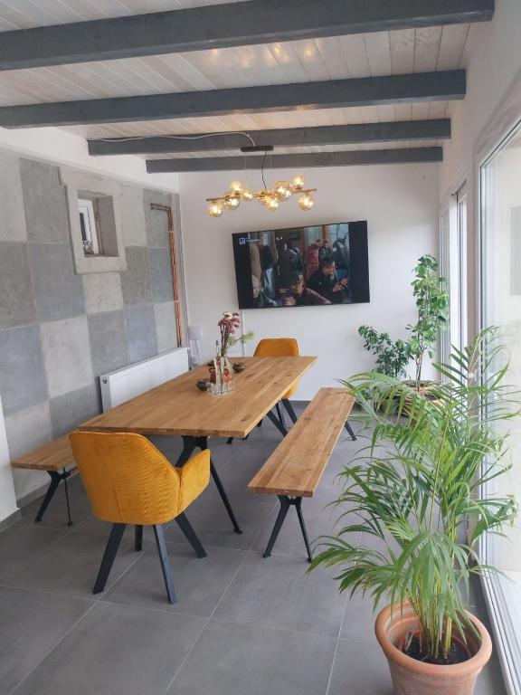 TV a/nebo společenská místnost v ubytování Olive garden house