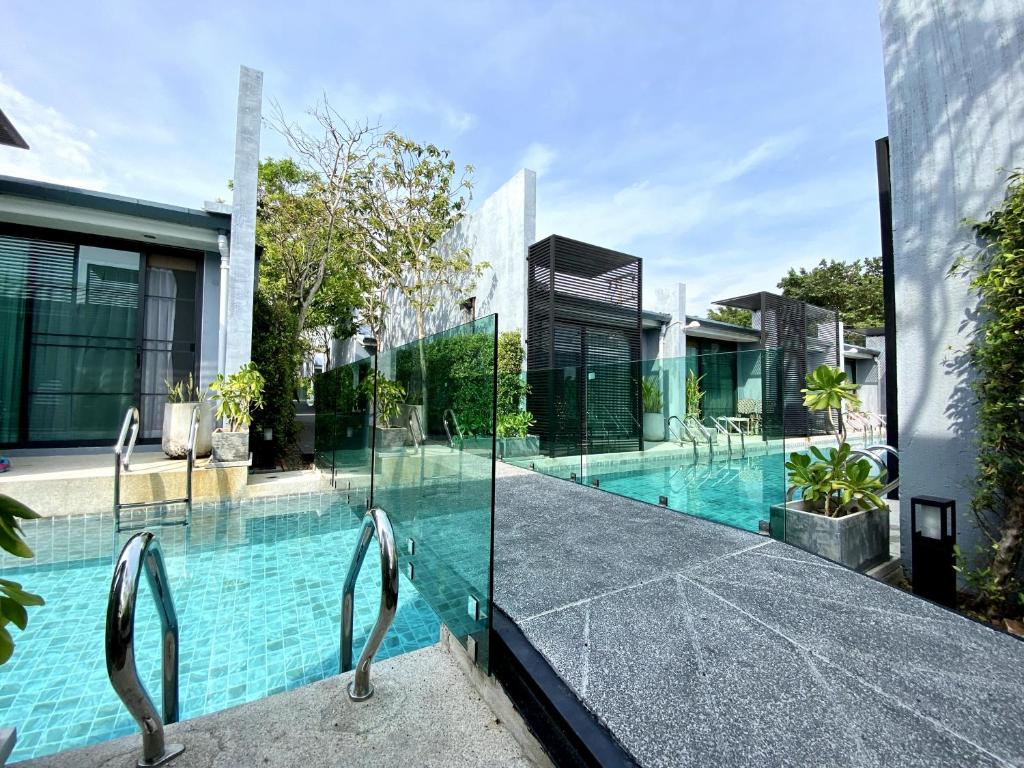 Bazén v ubytování Xen Pool Access nebo v jeho okolí