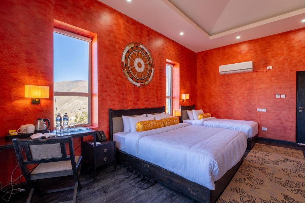 Postel nebo postele na pokoji v ubytování Lo Mustang Himalayan Resort