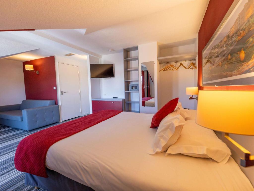 Postel nebo postele na pokoji v ubytování Hotel Donibane Saint-Jean-de-Luz