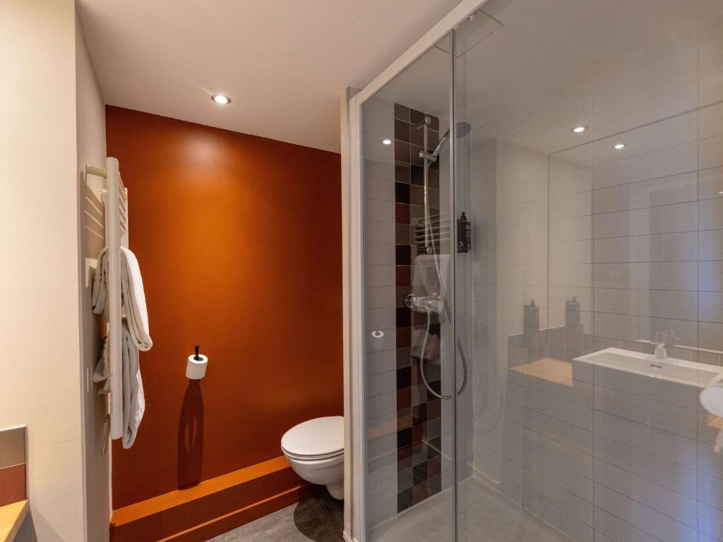 Koupelna v ubytování Hotel Donibane Saint-Jean-de-Luz