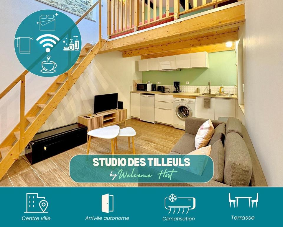 un salon avec un canapé et une cuisine dans l'établissement Le Studio des Tilleuls, Climatisé & Vrai Lit, à Nîmes