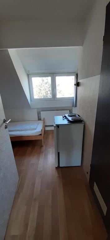 Kuchyň nebo kuchyňský kout v ubytování Low Budget Allach Apartmenthostel EVE 74