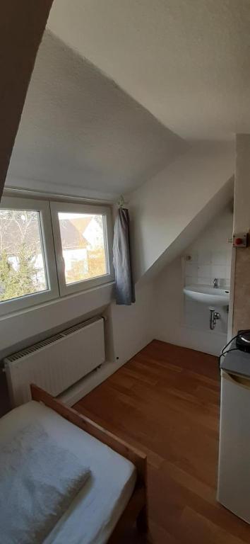 Postel nebo postele na pokoji v ubytování Low Budget Allach Apartmenthostel EVE 74