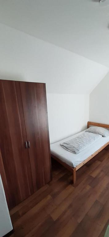 Postel nebo postele na pokoji v ubytování Low Budget Allach Apartmenthostel EVE 74