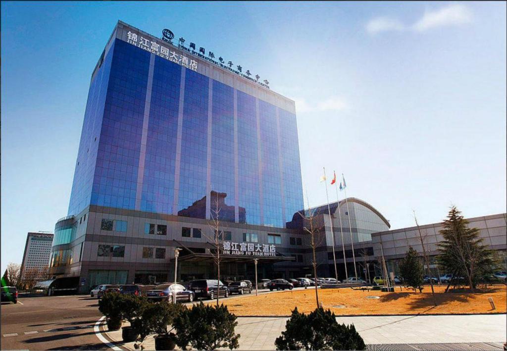 a large building with a lot of windows at Jinjiang Fuyuan Hotel in Daxing