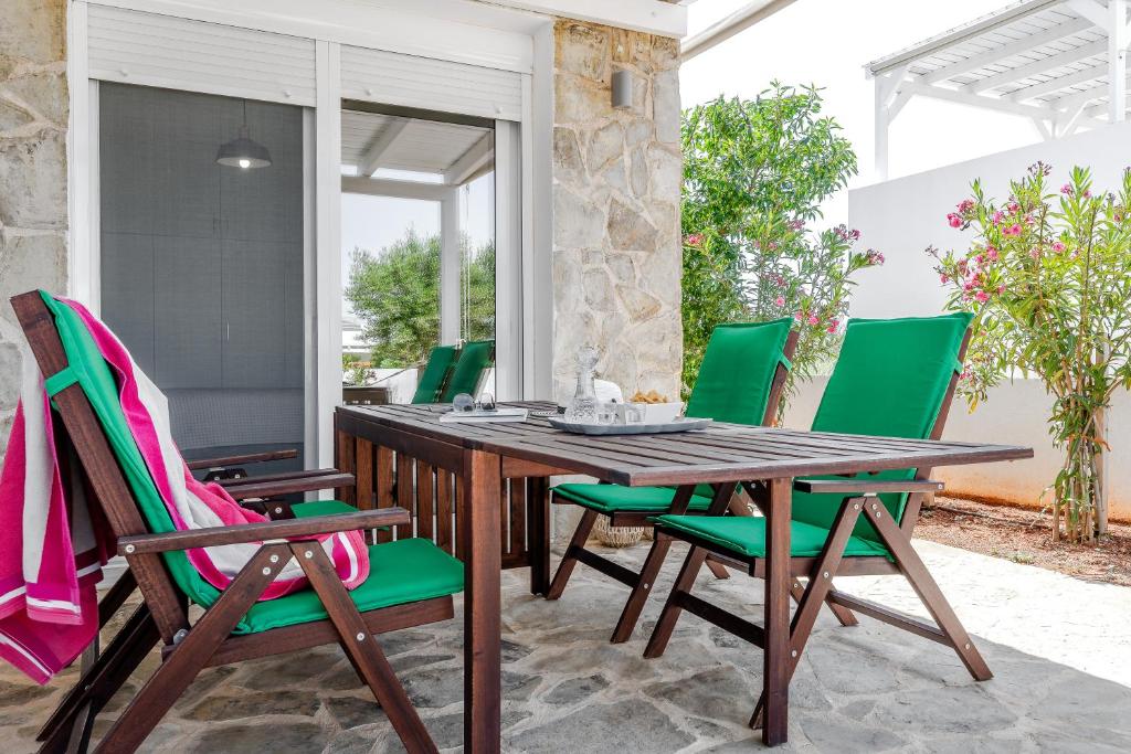 Patio nebo venkovní prostory v ubytování Sea View Villa Emmanouella