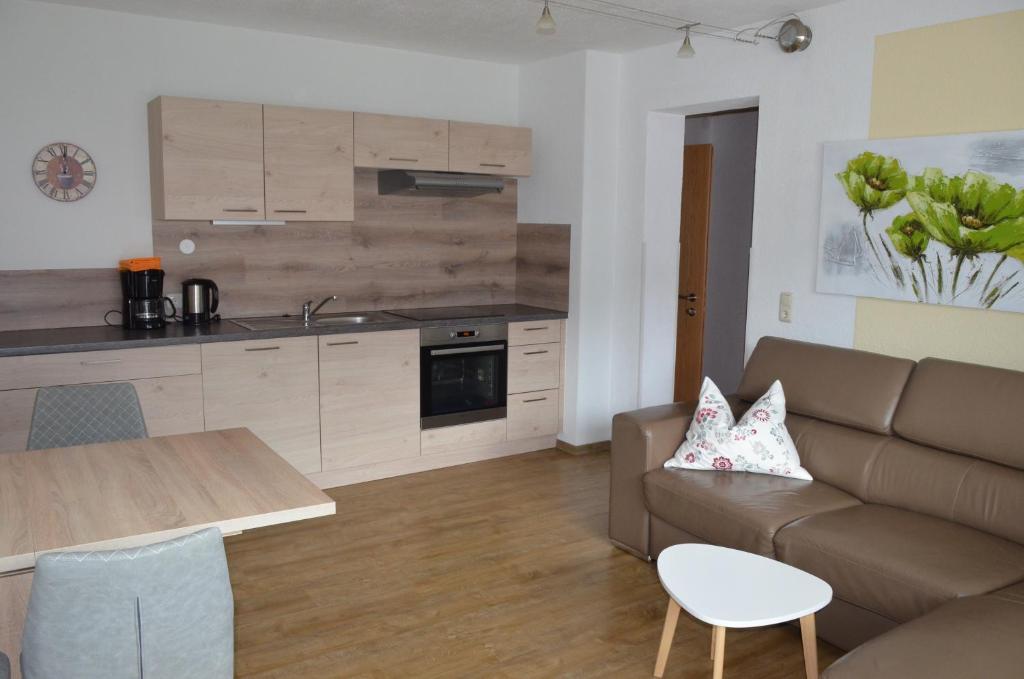 Een keuken of kitchenette bij Haus Regenbogen